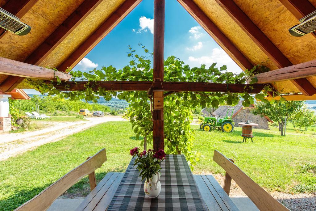 Oereghegyi Apartman Vindornyalak Esterno foto